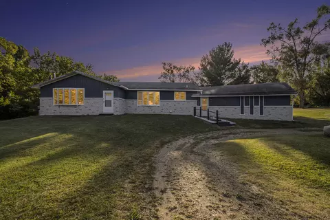 10060 N Riverview Dr, Plainwell, MI 49080 photo 2