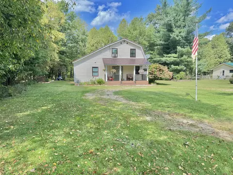 20526 Indian Dr, Paris, MI 49338