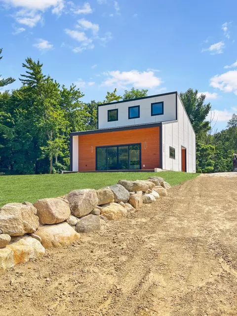 7335 Lake Solis Dr, Stevensville, MI 49127