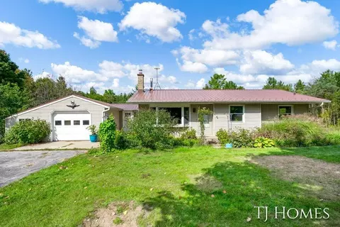 2645 13 Mile Rd NE, Rockford, MI 49341