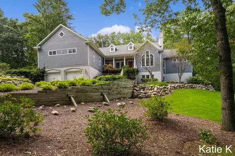 6293 Cannon Highland Dr NE, Belmont, MI 49306