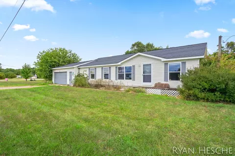 8630 Meadow Vista Dr, Saranac, MI 48881