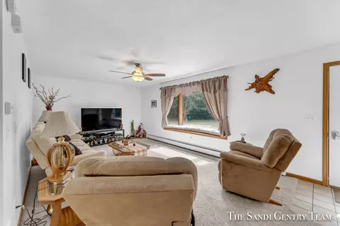 1253 E 98th St, Grant, MI 49327 photo 7