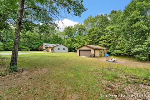 1253 E 98th St, Grant, MI 49327 photo 2