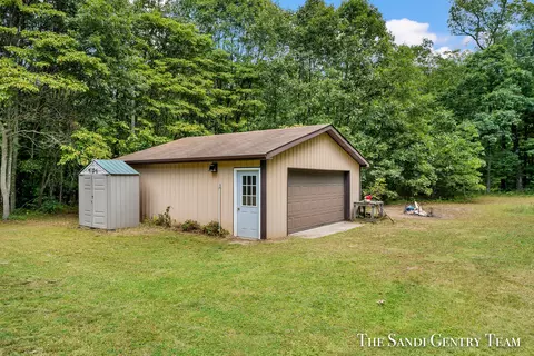 1253 E 98th St, Grant, MI 49327 photo 3