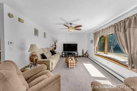 1253 E 98th St, Grant, MI 49327 photo 6