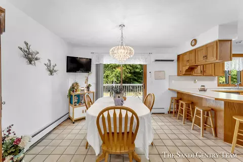 1253 E 98th St, Grant, MI 49327 photo 9