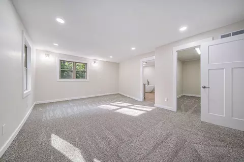 410 Robinson Rd, Jackson, MI 49203 photo 8
