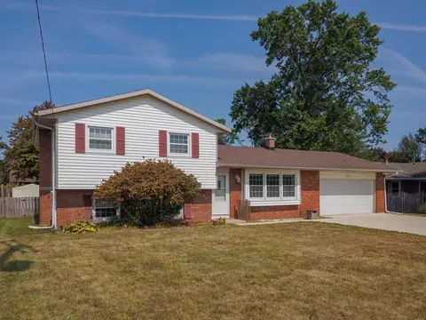 1330 Woodland Dr, Portage, MI 49002