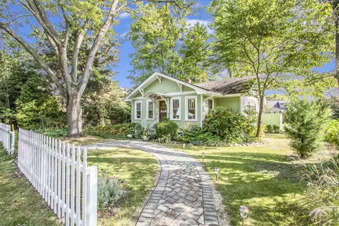 233 S Barker St, New Buffalo, MI 49117