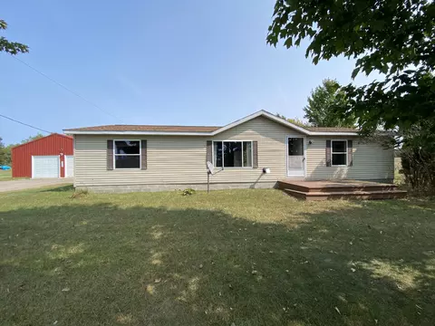 5368 S 90th Ave, New Era, MI 49446