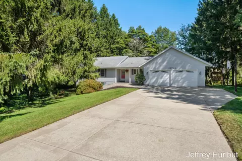 15745 Fendt Farm Dr, Holland, MI 49424