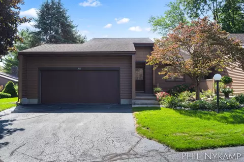 318 Maple Creek Ct, Holland, MI 49423