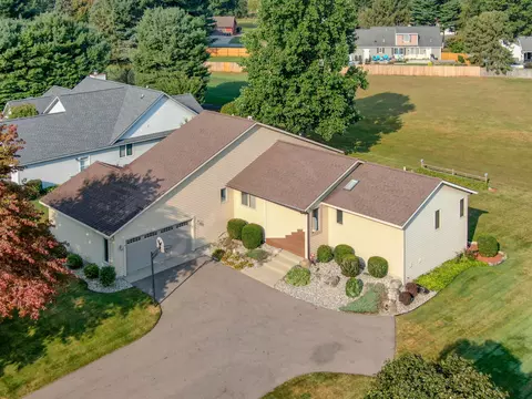 9374 E Arrowhead Dr, Scotts, MI 49088 photo 8