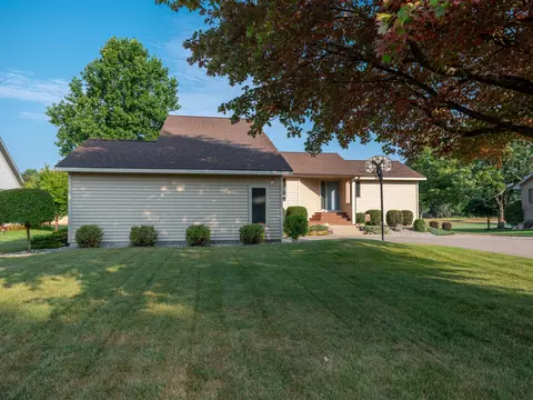 9374 E Arrowhead Dr, Scotts, MI 49088 photo 2