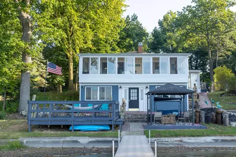 1660 S Colonel Point Pt, Crystal, MI 48818