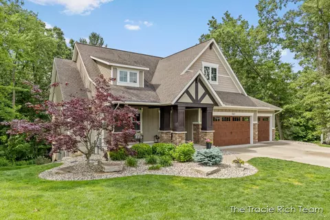 7827 Ella Terrace Dr NE, Rockford, MI 49341