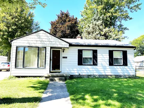 11114 Syracuse St, Taylor, MI 48180
