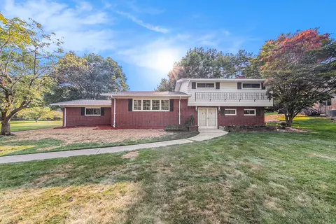 45270 Harmony Ln, Belleville, MI 48111