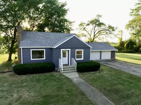 616 Sherwood Ave, Three Oaks, MI 49128