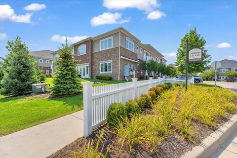 5524 Arbor Chase Dr, Ann Arbor, MI 48103