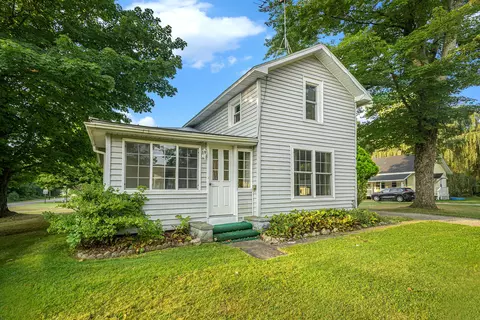 105 Niles St, Lakeview, MI 48850
