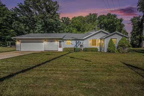 589 E 88th St, Newaygo, MI 49337
