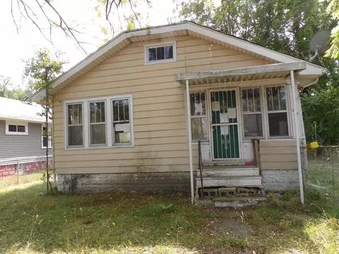 868 Edgecumbe Ave, Benton Harbor, MI 49022