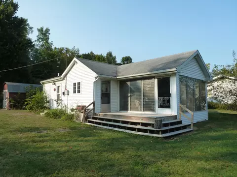 13553 13545 Young Dr, Hudson, MI 49247