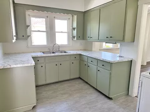 704 N Wisner St, Jackson, MI 49202 photo 2