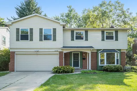 2092 Yorktown Dr, Ann Arbor, MI 48105
