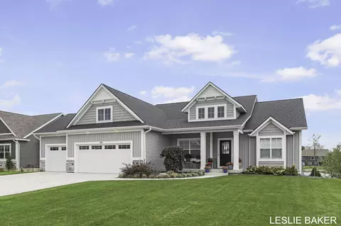4741 W Lake Dr, Holland, MI 49423