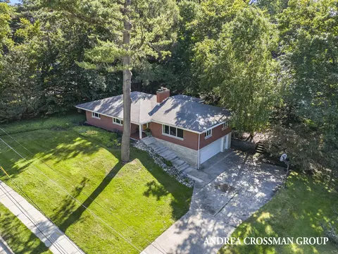 190 Grand Ave, Grand Haven, MI 49417