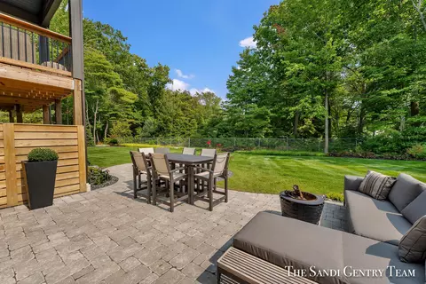 Exterior - 16484 Spring Tree Dr, Spring Lake, MI 49456 photo 6 of 16