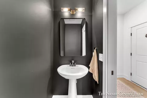 Bath - 16484 Spring Tree Dr, Spring Lake, MI 49456 photo 5 of 7