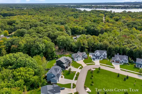 View/Area - 16484 Spring Tree Dr, Spring Lake, MI 49456 photo 7 of 9
