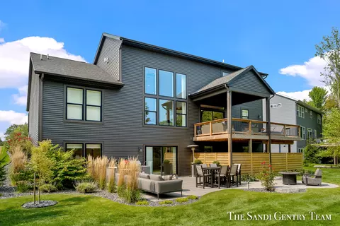 Exterior - 16484 Spring Tree Dr, Spring Lake, MI 49456 photo 4 of 16