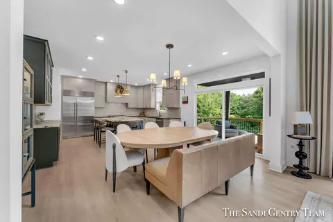 Dining - 16484 Spring Tree Dr, Spring Lake, MI 49456 photo 2 of 3
