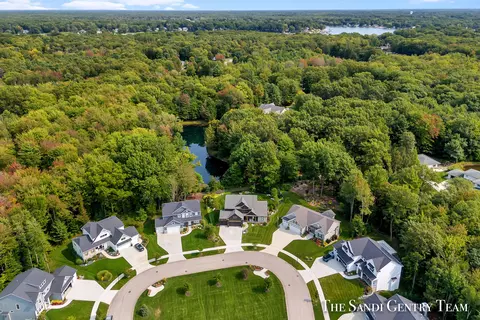View/Area - 16484 Spring Tree Dr, Spring Lake, MI 49456 photo 3 of 9
