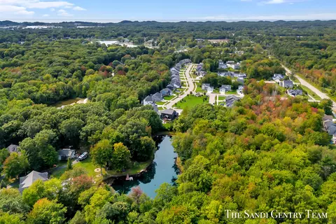 View/Area - 16484 Spring Tree Dr, Spring Lake, MI 49456 photo 8 of 9