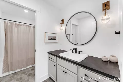Bath - 16484 Spring Tree Dr, Spring Lake, MI 49456 photo 6 of 7