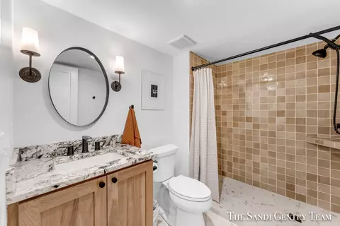 Bath - 16484 Spring Tree Dr, Spring Lake, MI 49456 photo 7 of 7