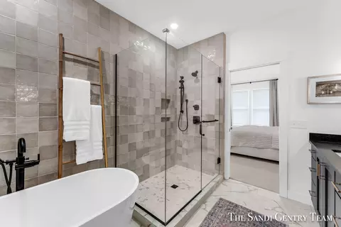 Bath - 16484 Spring Tree Dr, Spring Lake, MI 49456 photo 4 of 7