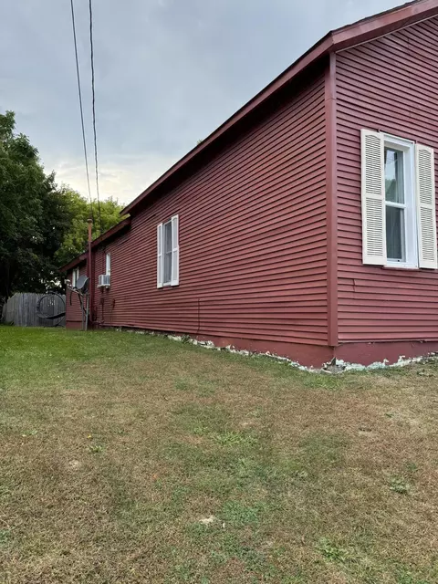 74 Hancock St, Manistee, MI 49660 photo 3