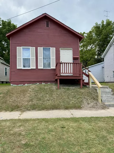 74 Hancock St, Manistee, MI 49660
