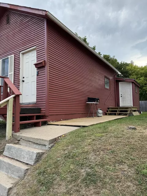 74 Hancock St, Manistee, MI 49660 photo 2