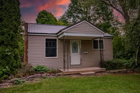 124 Fremont Ave, Fremont, MI 49412