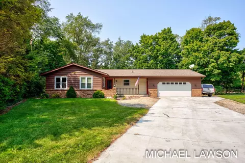 383 Watercrest Ct, Holland, MI 49424