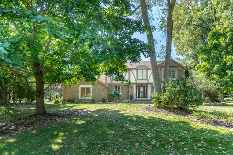46940 Elmsmere Dr, Northville, MI 48167