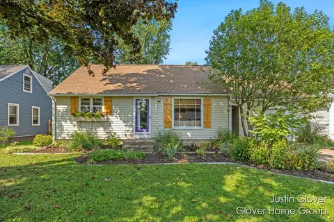 3107 Waterford Ave NE, Grand Rapids, MI 49505